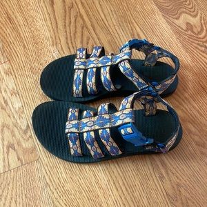 Blue and orange aztec patterned teva sandals women’s size 6